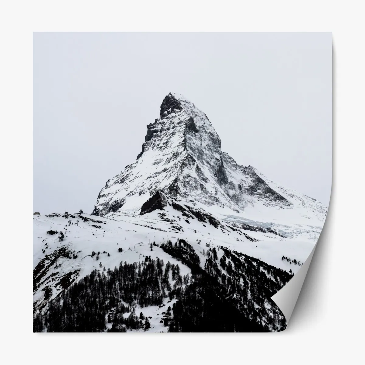 Naklejka repozycjonowalna samotny pokryty śniegiem szczyt górski – Wallissimo® Naklejka repozycjonowalna samotny pokryty śniegiem szczyt górski – Wallissimo®