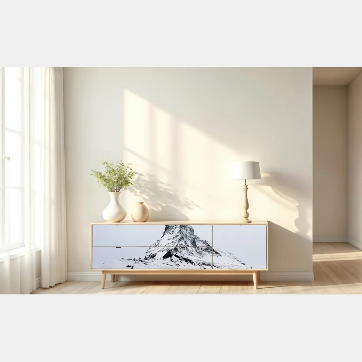 Naklejka repozycjonowalna samotny pokryty śniegiem szczyt górski – Wallissimo® Naklejka repozycjonowalna samotny pokryty śniegiem szczyt górski – Wallissimo®