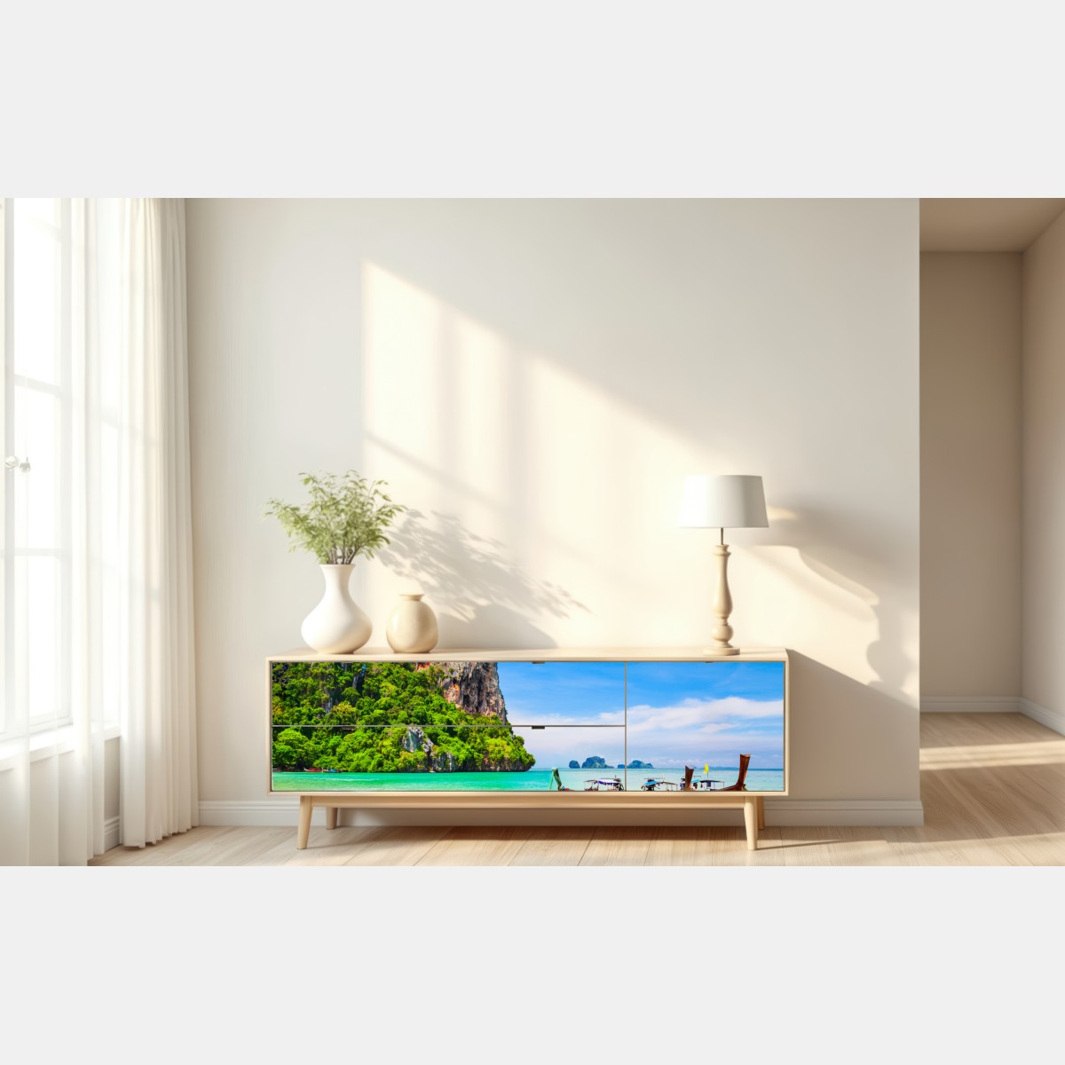 Naklejka repozycjonowalna tropikalna plaża z tradycyjnymi łodziami w Tajlandii – Wallissimo® Naklejka repozycjonowalna tropikalna plaża z tradycyjnymi łodziami w Tajlandii – Wallissimo®