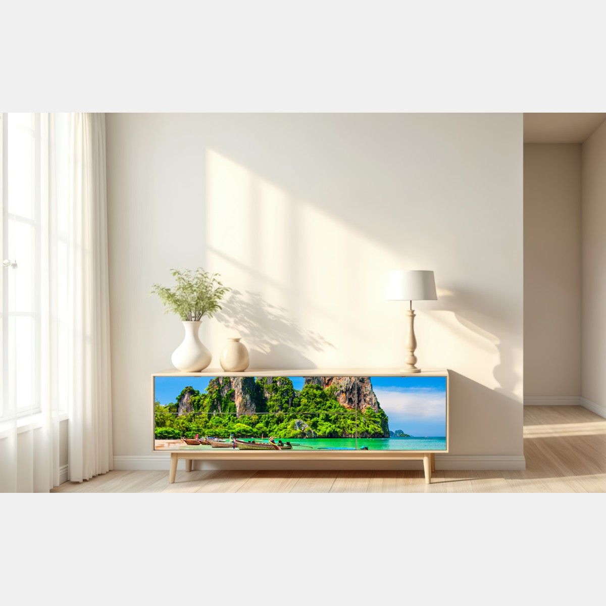 Naklejka repozycjonowalna długie łodzie na tropikalnej plaży, Tajlandia – Wallissimo® Naklejka repozycjonowalna długie łodzie na tropikalnej plaży, Tajlandia – Wallissimo®