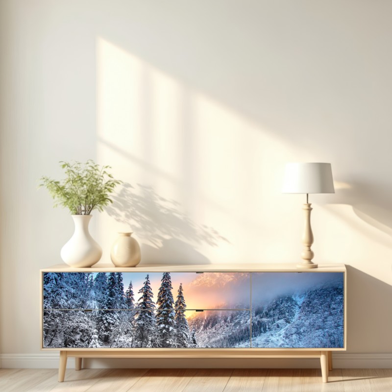 Naklejka repozycjonowalna zima o wschodzie nad zaśnieżonym jeziorem górskim – Wallissimo® Naklejka repozycjonowalna zima o wschodzie nad zaśnieżonym jeziorem górskim – Wallissimo®