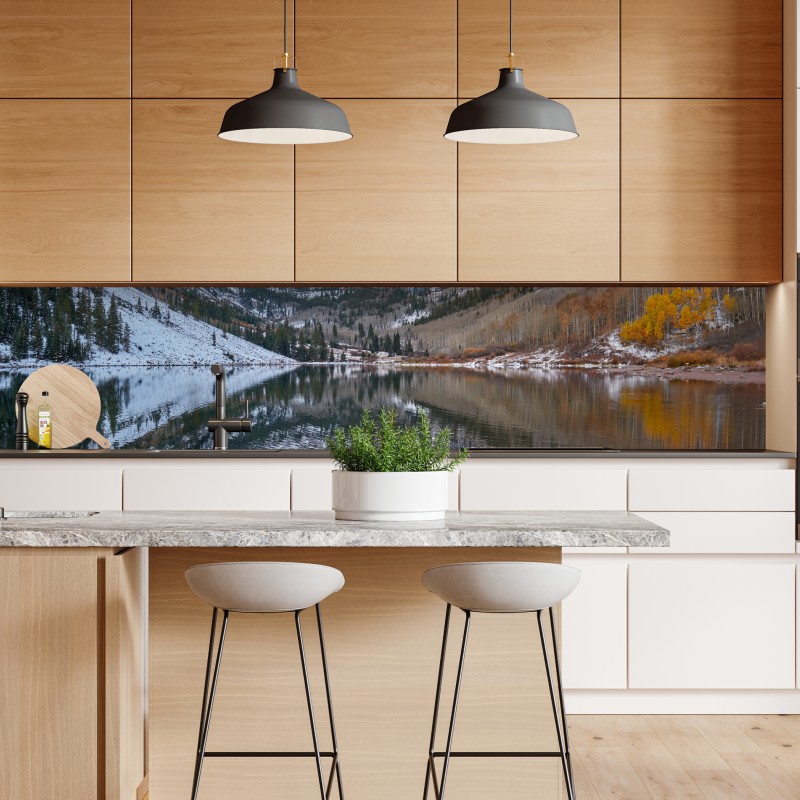 Naklejka repozycjonowalna spokojne alpejskie jezioro odbijające ośnieżone szczyty i jesienne drzewa – Wallissimo® Naklejka repozycjonowalna spokojne alpejskie jezioro odbijające ośnieżone szczyty i jesienne drzewa – Wallissimo®