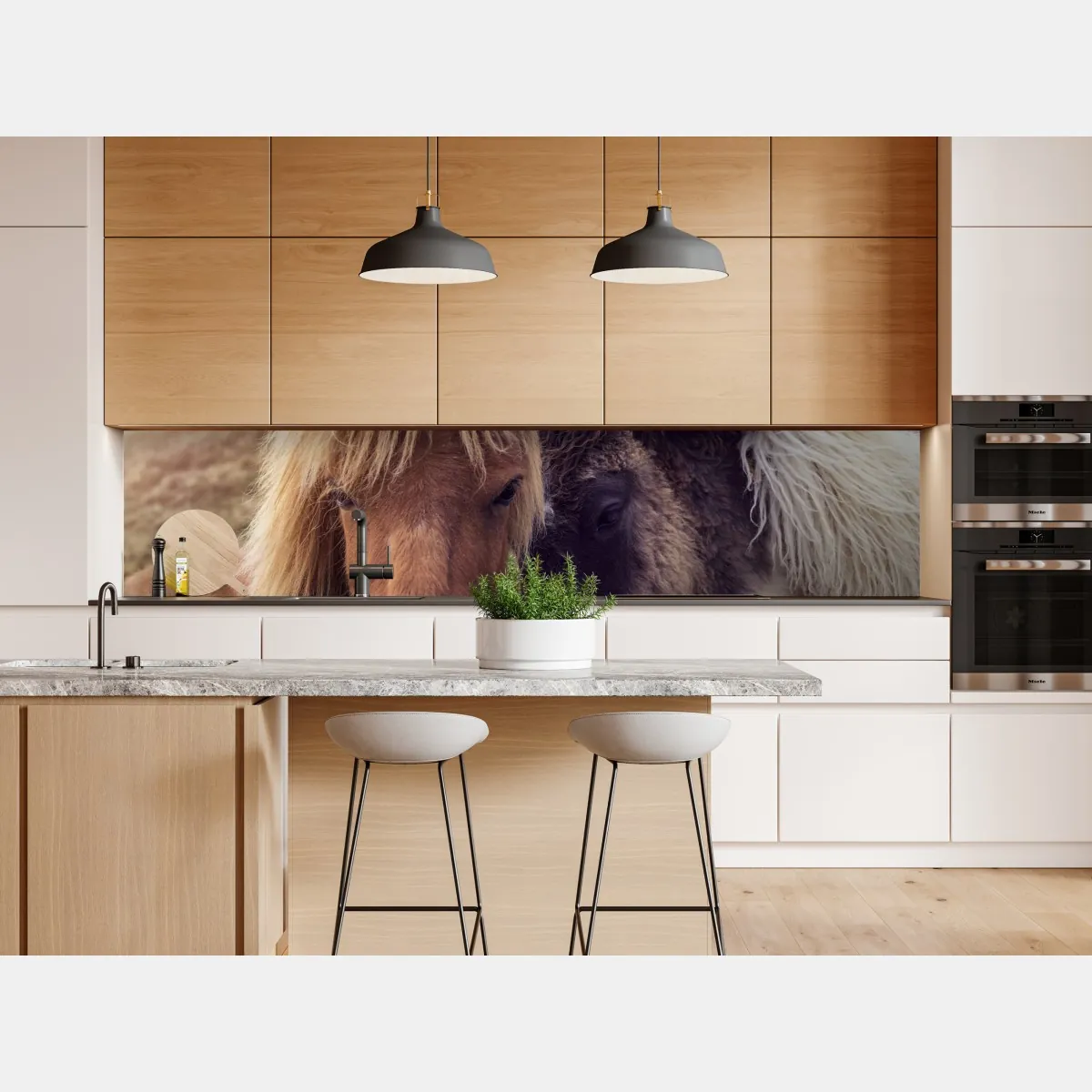 Naklejka repozycjonowalna dwa konie na mglistym wzgórzu, Wyspy Owcze – Wallissimo® Naklejka repozycjonowalna dwa konie na mglistym wzgórzu, Wyspy Owcze – Wallissimo®