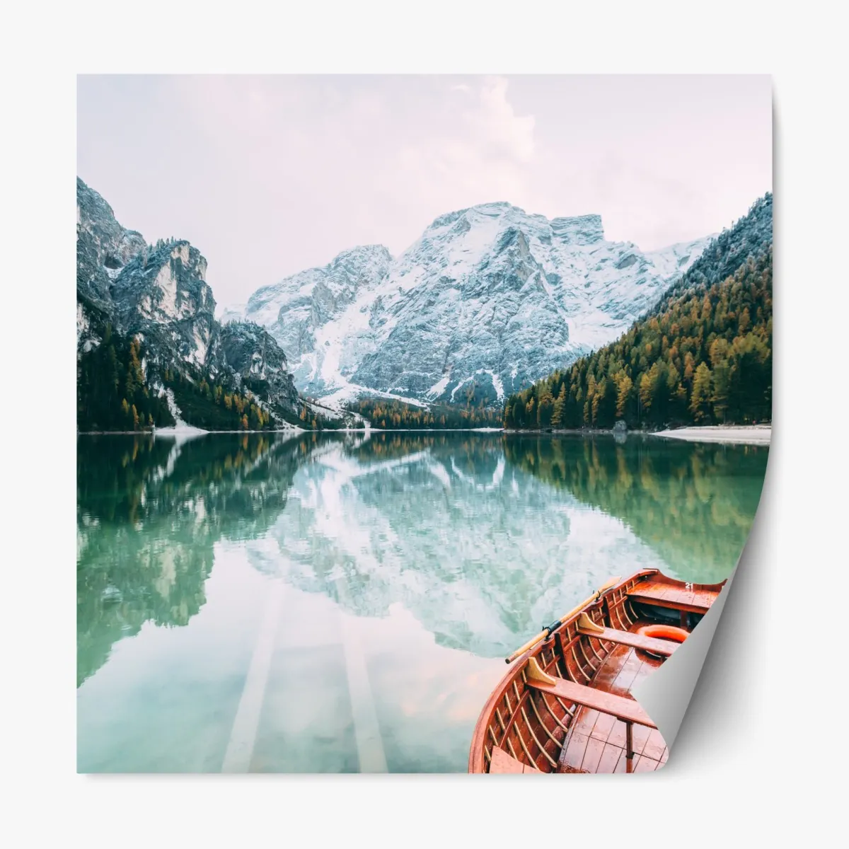 Naklejka repozycjonowalna spokojne odbicia na jeziorze Pragser Wildsee – Wallissimo® Naklejka repozycjonowalna spokojne odbicia na jeziorze Pragser Wildsee – Wallissimo®