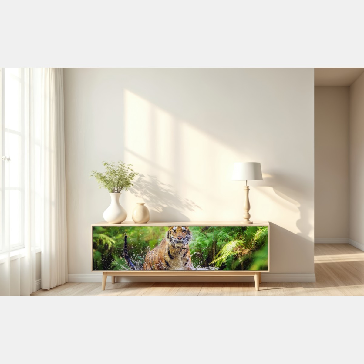 Naklejka repozycjonowalna majestatyczny tygrys w leśnym strumieniu – Wallissimo® Naklejka repozycjonowalna majestatyczny tygrys w leśnym strumieniu – Wallissimo®