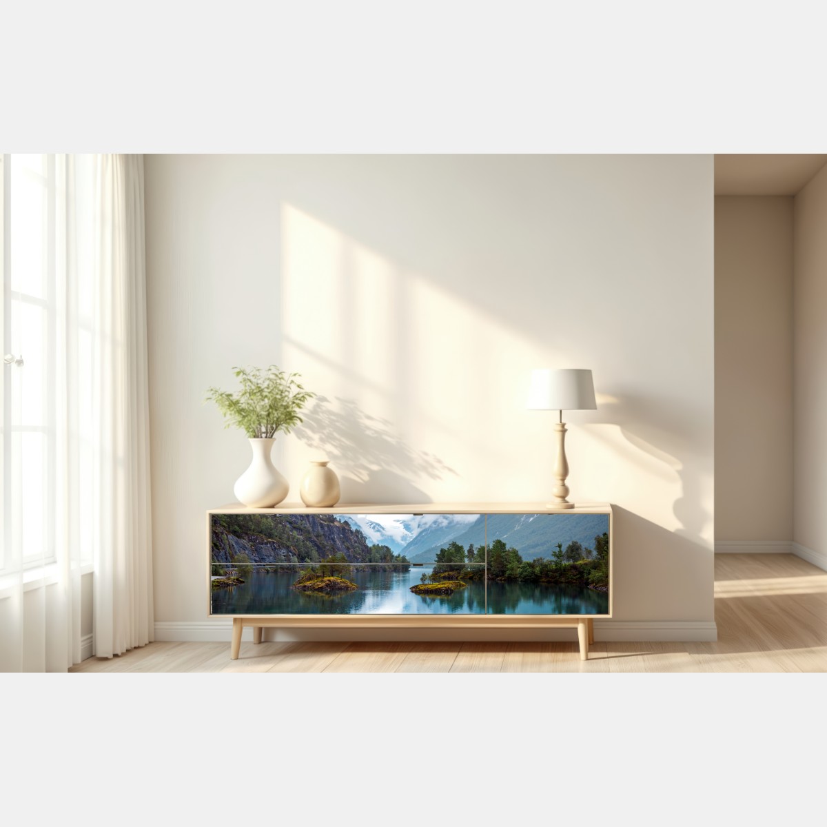 Naklejka repozycjonowalna Lovatnet jezioro odbicie w mglistych górach Norwegii – Wallissimo® Naklejka repozycjonowalna Lovatnet jezioro odbicie w mglistych górach Norwegii – Wallissimo®