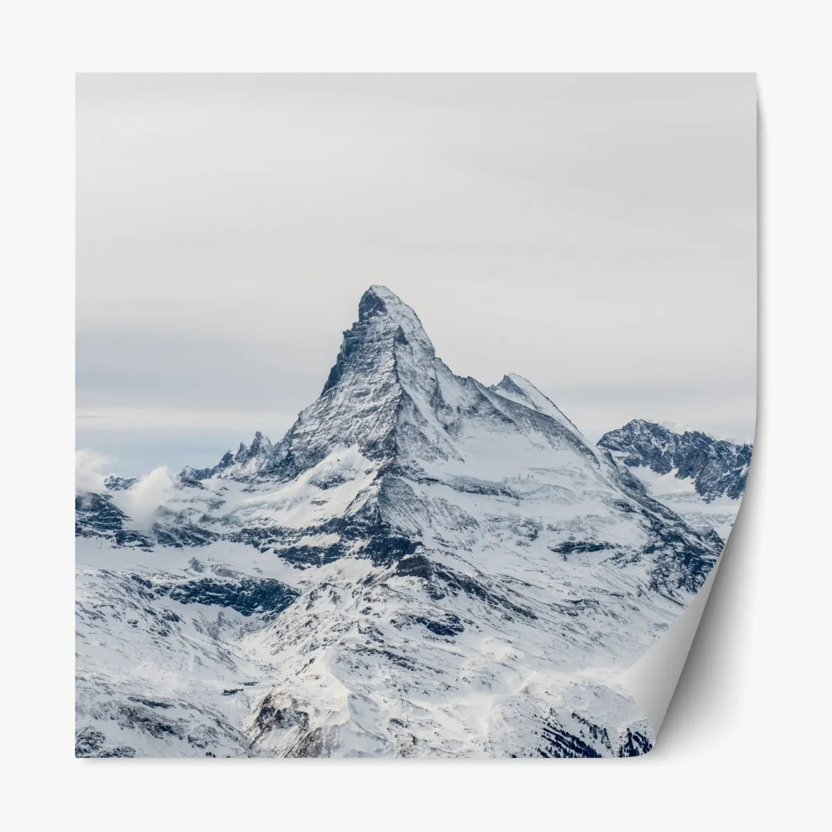 Naklejka repozycjonowalna majestatyczny ośnieżony szczyt górski – Wallissimo® Naklejka repozycjonowalna majestatyczny ośnieżony szczyt górski – Wallissimo®