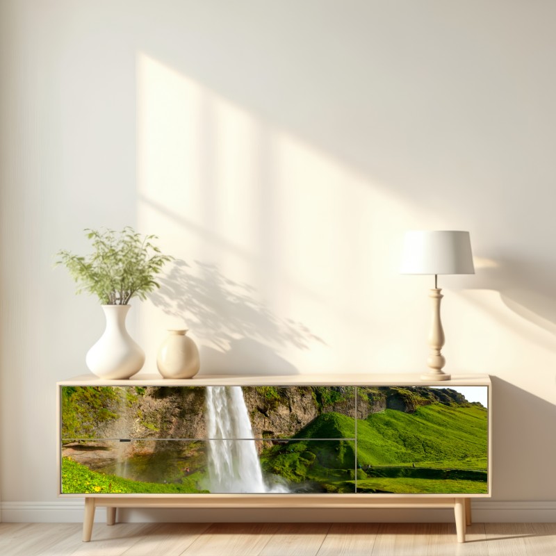 Naklejka repozycjonowalna Seljalandsfoss wodospad na Islandii – Wallissimo® Naklejka repozycjonowalna Seljalandsfoss wodospad na Islandii – Wallissimo®