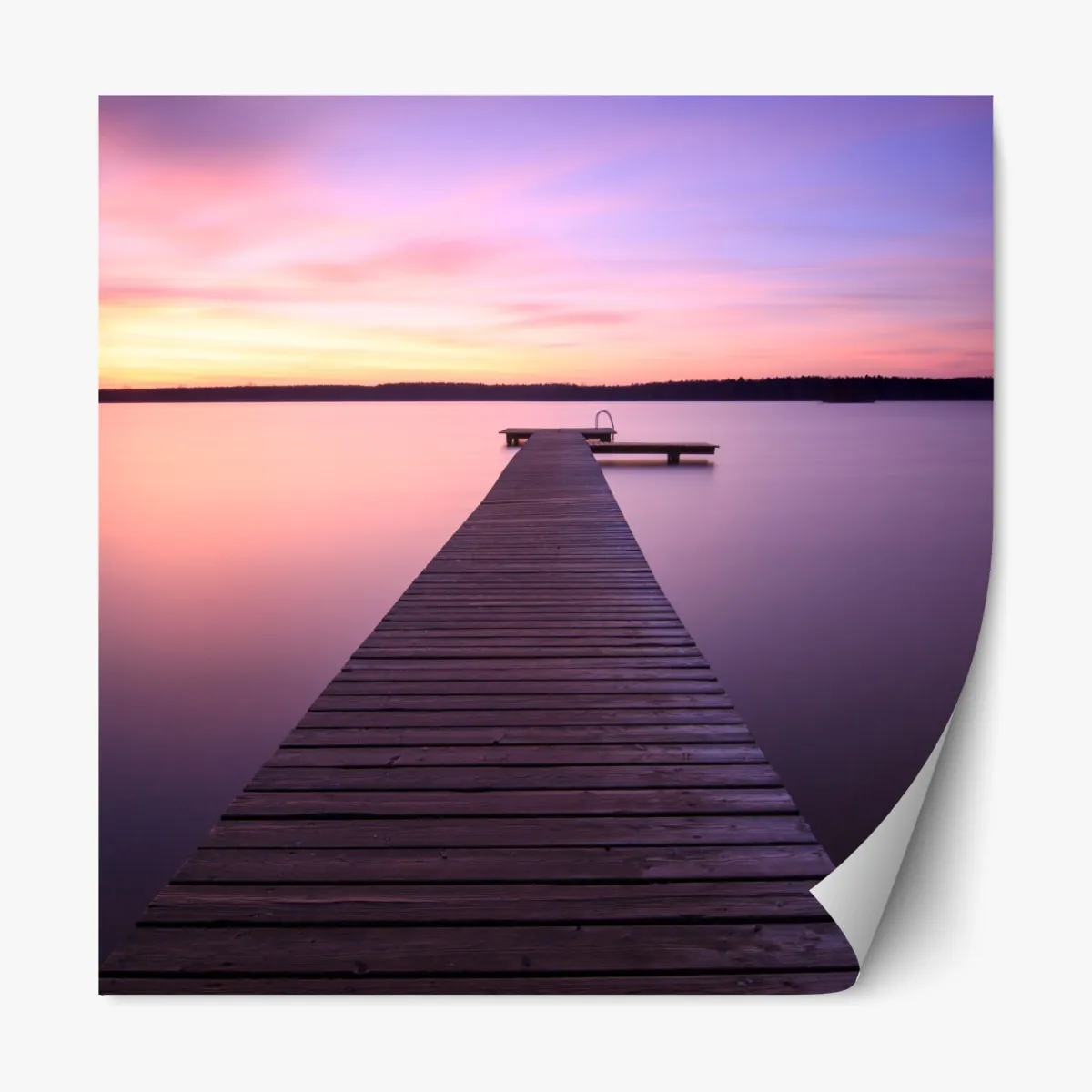 Naklejka repozycjonowalna spokojny pastelowy zachód nad jeziorem z pomostem – Wallissimo® Naklejka repozycjonowalna spokojny pastelowy zachód nad jeziorem z pomostem – Wallissimo®