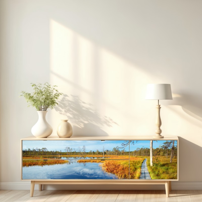 Naklejka repozycjonowalna jesienna kładka nad spokojnym torfowiskiem – Wallissimo® Naklejka repozycjonowalna jesienna kładka nad spokojnym torfowiskiem – Wallissimo®