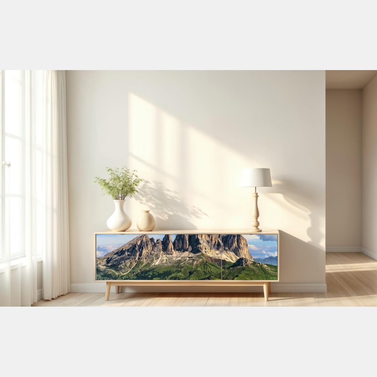 Naklejka repozycjonowalna majestatyczna górska panorama z zielonymi wzgórzami – Wallissimo® Naklejka repozycjonowalna majestatyczna górska panorama z zielonymi wzgórzami – Wallissimo®