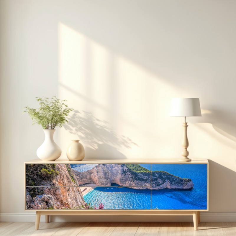 Naklejka repozycjonowalna Navagio plaża o zachodzie słońca z turkusowym morzem i dzikimi kwiatami – Wallissimo® Naklejka repozycjonowalna Navagio plaża o zachodzie słońca z turkusowym morzem i dzikimi kwiatami – Wallissimo®