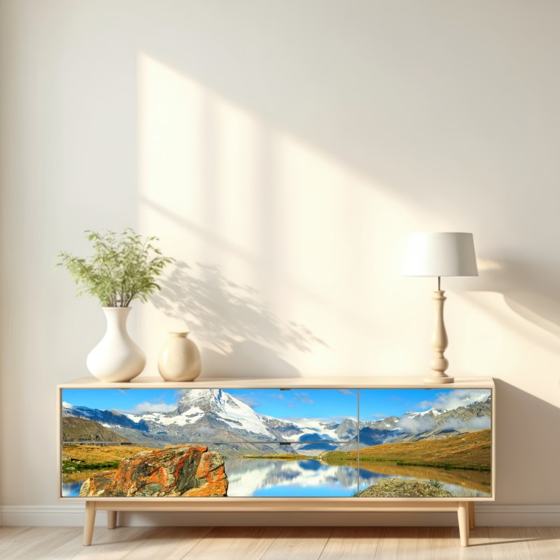 Naklejka repozycjonowalna odbicie Matterhornu nad alpejskim jeziorem – Wallissimo® Naklejka repozycjonowalna odbicie Matterhornu nad alpejskim jeziorem – Wallissimo®