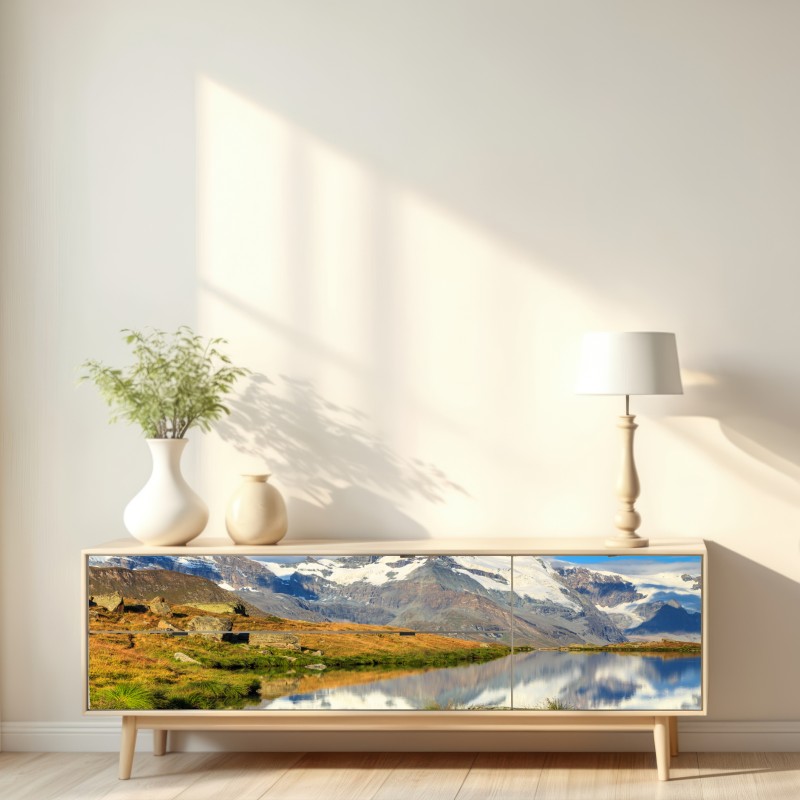 Naklejka repozycjonowalna majestatyczny Matterhorn odbity w alpejskim jeziorze – Wallissimo® Naklejka repozycjonowalna majestatyczny Matterhorn odbity w alpejskim jeziorze – Wallissimo®