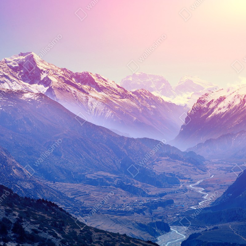 Naklejka repozycjonowalna pastelowa dolina górska o świcie – Wallissimo® Naklejka repozycjonowalna pastelowa dolina górska o świcie – Wallissimo®