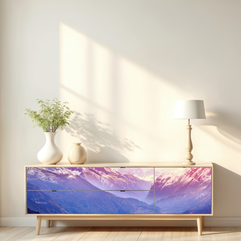 Naklejka repozycjonowalna pastelowa dolina górska o świcie – Wallissimo® Naklejka repozycjonowalna pastelowa dolina górska o świcie – Wallissimo®