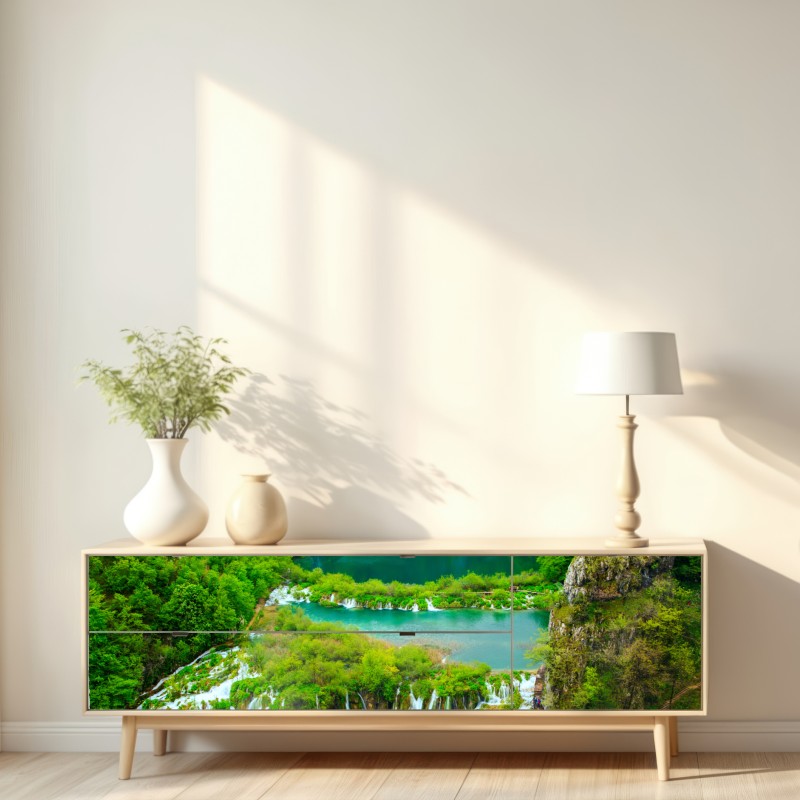 Naklejka repozycjonowalna bujny wodospad i turkusowe jeziora – Wallissimo® Naklejka repozycjonowalna bujny wodospad i turkusowe jeziora – Wallissimo®