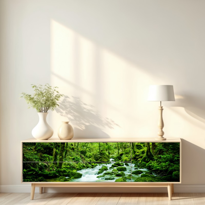 Naklejka repozycjonowalna mechowy strumień w lesie – Wallissimo® Naklejka repozycjonowalna mechowy strumień w lesie – Wallissimo®