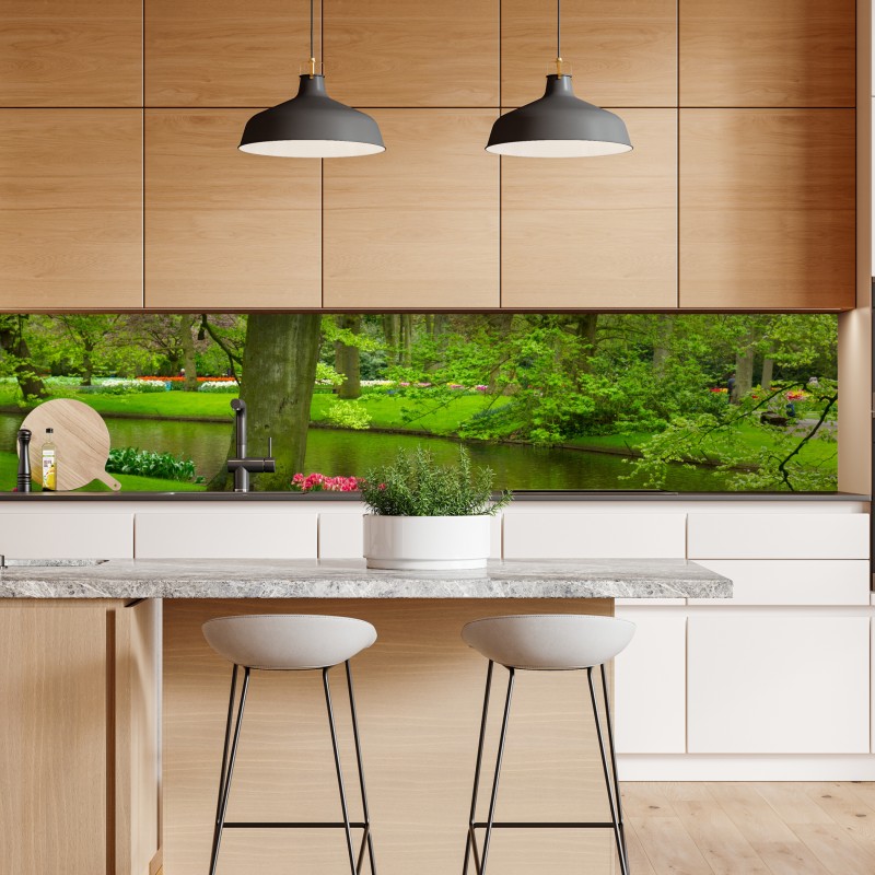 Naklejka repozycjonowalna wiosenny ogród tulipanów nad kanałem – Wallissimo® Naklejka repozycjonowalna wiosenny ogród tulipanów nad kanałem – Wallissimo®