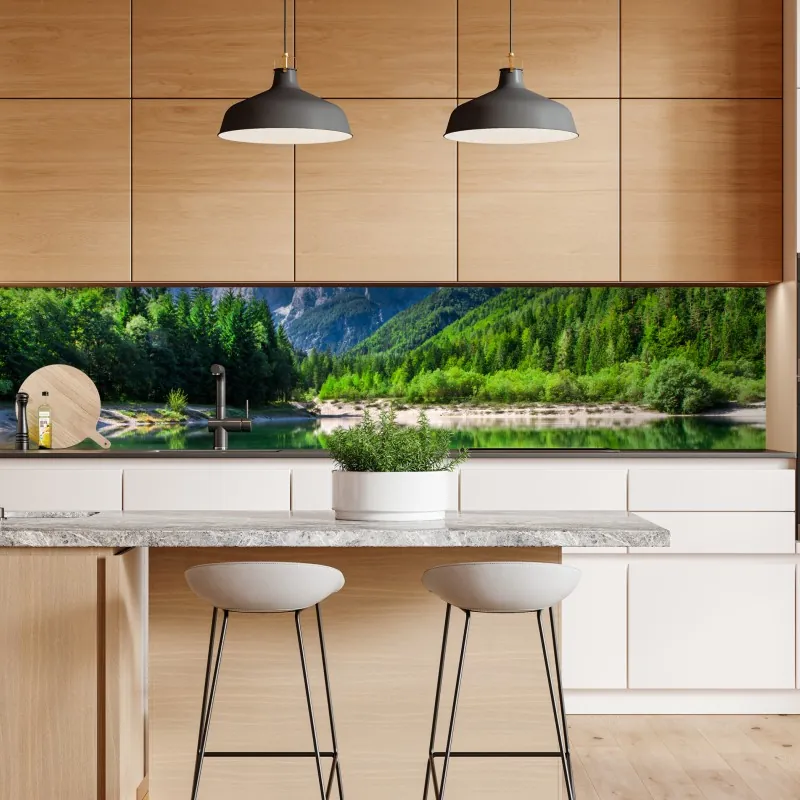 Naklejka repozycjonowalna zimowa mgła nad lasem iglastym – Wallissimo®