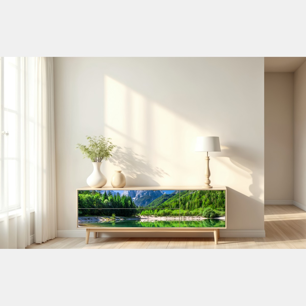 Naklejka repozycjonowalna alpejskie jezioro z odbiciem w zielonych górach – Wallissimo® Naklejka repozycjonowalna alpejskie jezioro z odbiciem w zielonych górach – Wallissimo®