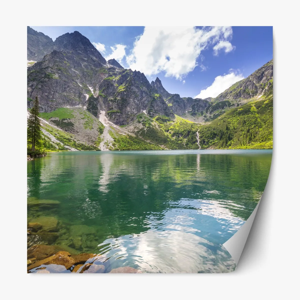 Naklejka repozycjonowalna spokojne szmaragdowe jezioro górskie ze skalistymi szczytami – Wallissimo® Naklejka repozycjonowalna spokojne szmaragdowe jezioro górskie ze skalistymi szczytami – Wallissimo®