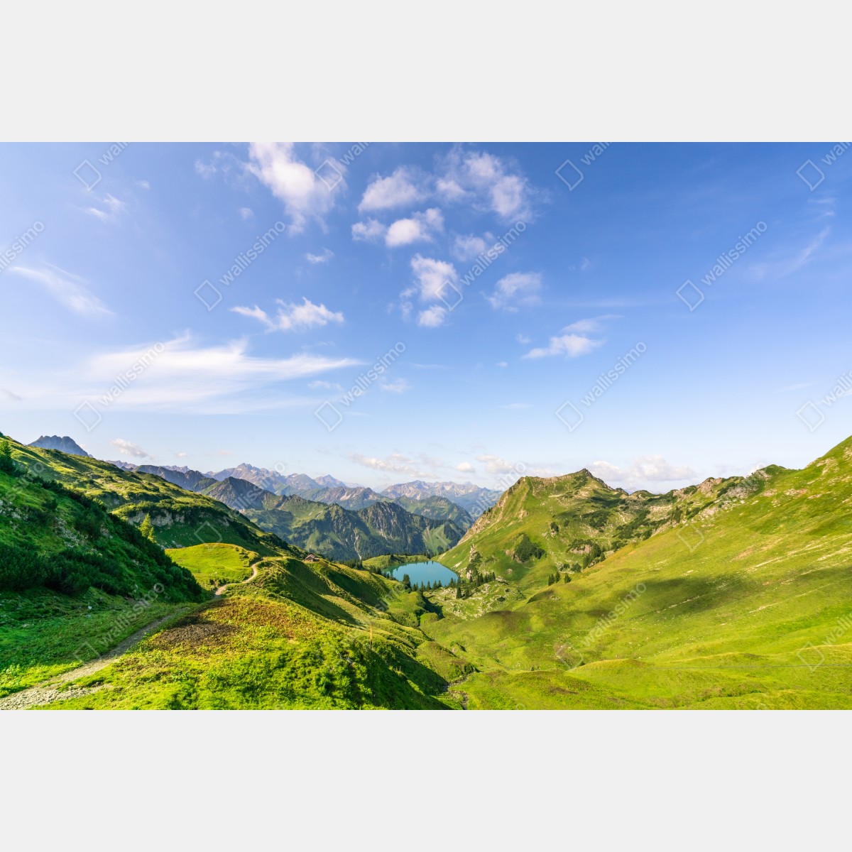 Naklejka repozycjonowalna spokojne alpejskie jezioro w górach – Wallissimo® Naklejka repozycjonowalna spokojne alpejskie jezioro w górach – Wallissimo®