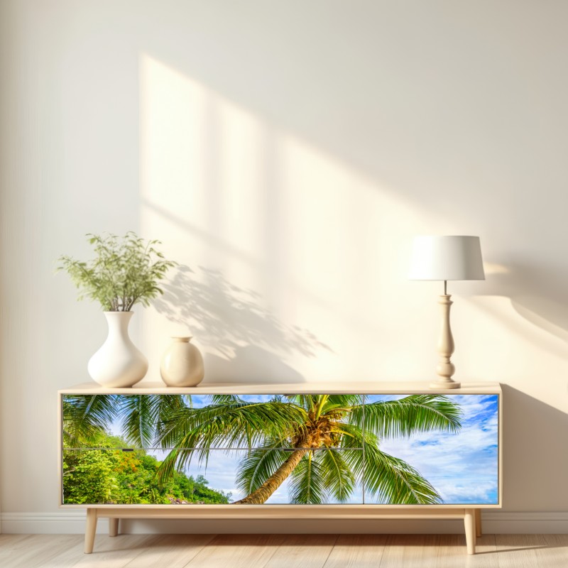 Naklejka repozycjonowalna tropikalna palma na białej plaży – Wallissimo® Naklejka repozycjonowalna tropikalna palma na białej plaży – Wallissimo®