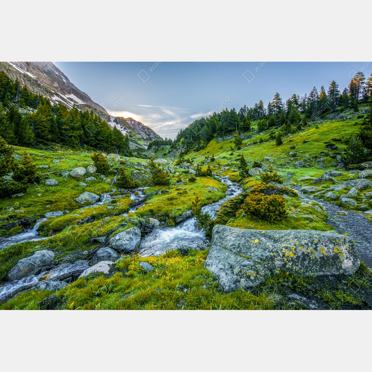 Naklejka repozycjonowalna słoneczna dolina w Posets y Maladeta, Pireneje – Wallissimo® Naklejka repozycjonowalna słoneczna dolina w Posets y Maladeta, Pireneje – Wallissimo®