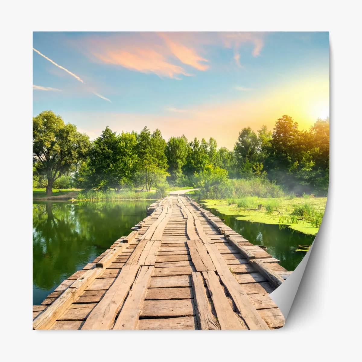 Naklejka repozycjonowalna słoneczny drewniany most nad spokojnym jeziorem – Wallissimo® Naklejka repozycjonowalna słoneczny drewniany most nad spokojnym jeziorem – Wallissimo®