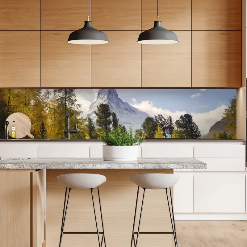 Naklejka repozycjonowalna złote modrzewie i Matterhorn – Wallissimo® Naklejka repozycjonowalna złote modrzewie i Matterhorn – Wallissimo®