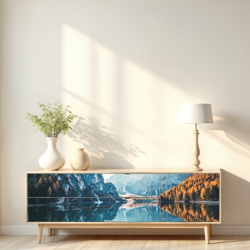 Naklejka repozycjonowalna spokojny poranek nad jeziorem Braies, Dolomity – Wallissimo® Naklejka repozycjonowalna spokojny poranek nad jeziorem Braies, Dolomity – Wallissimo®