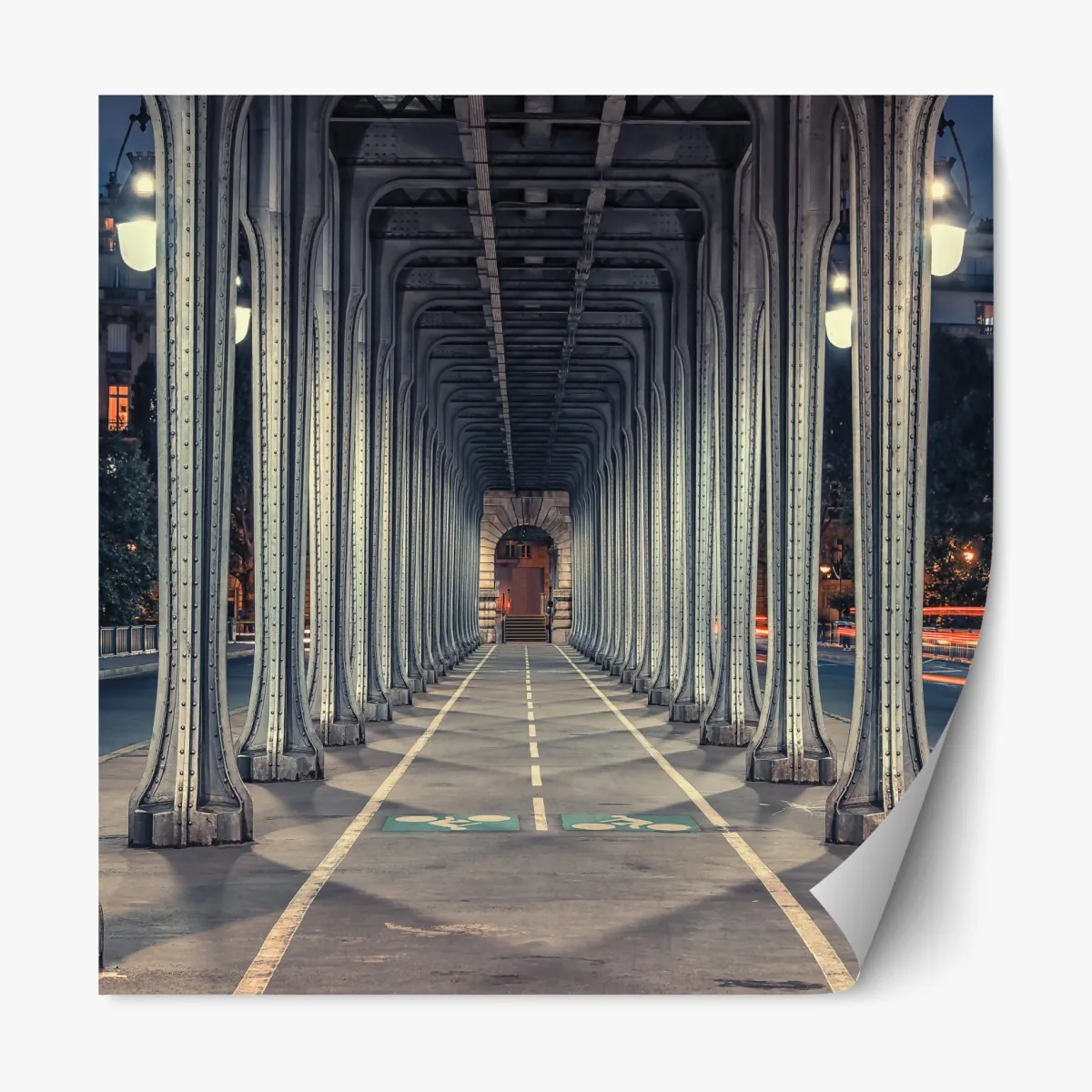 Naklejka repozycjonowalna symetryczny korytarz stalowego mostu nocą – Wallissimo® Naklejka repozycjonowalna symetryczny korytarz stalowego mostu nocą – Wallissimo®