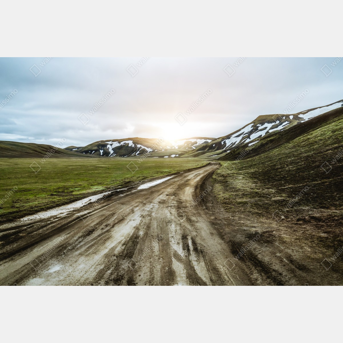 Naklejka repozycjonowalna Landmanalaugar malownicza droga na wyżynie – Wallissimo® Naklejka repozycjonowalna Landmanalaugar malownicza droga na wyżynie – Wallissimo®