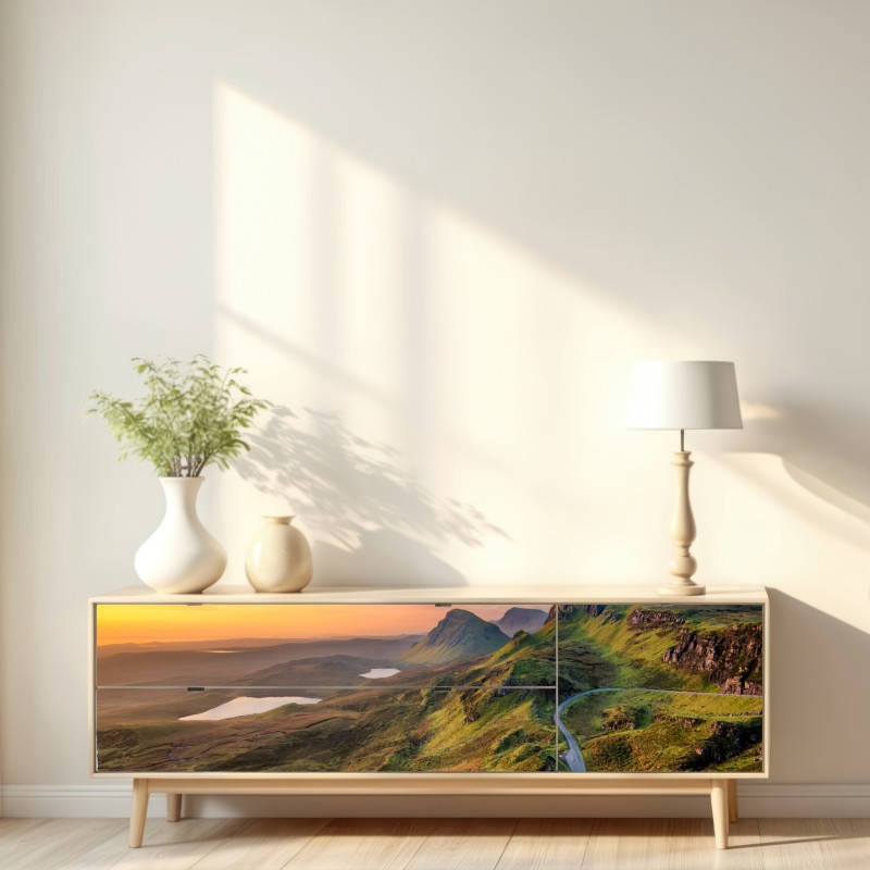 Naklejka repozycjonowalna zachód słońca nad zielonymi wzgórzami – Wallissimo® Naklejka repozycjonowalna zachód słońca nad zielonymi wzgórzami – Wallissimo®