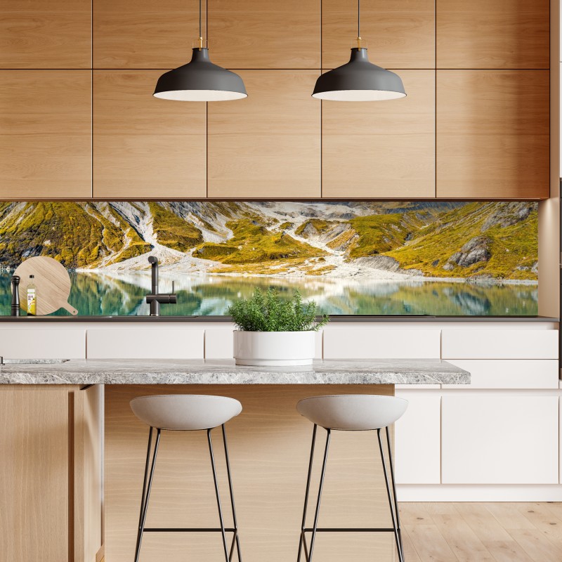 Naklejka repozycjonowalna spokojne alpejskie jezioro z ośnieżonymi szczytami – Wallissimo® Naklejka repozycjonowalna spokojne alpejskie jezioro z ośnieżonymi szczytami – Wallissimo®