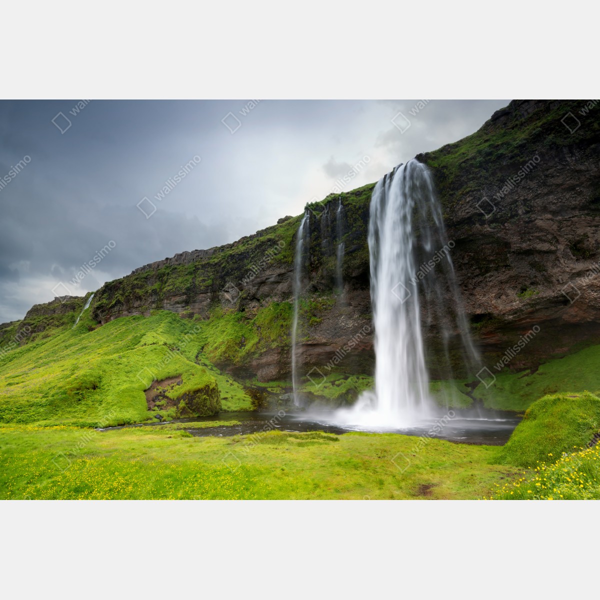 Naklejka repozycjonowalna efektowny wodospad przy Seljalandsfoss, Islandia – Wallissimo® Naklejka repozycjonowalna efektowny wodospad przy Seljalandsfoss, Islandia – Wallissimo®