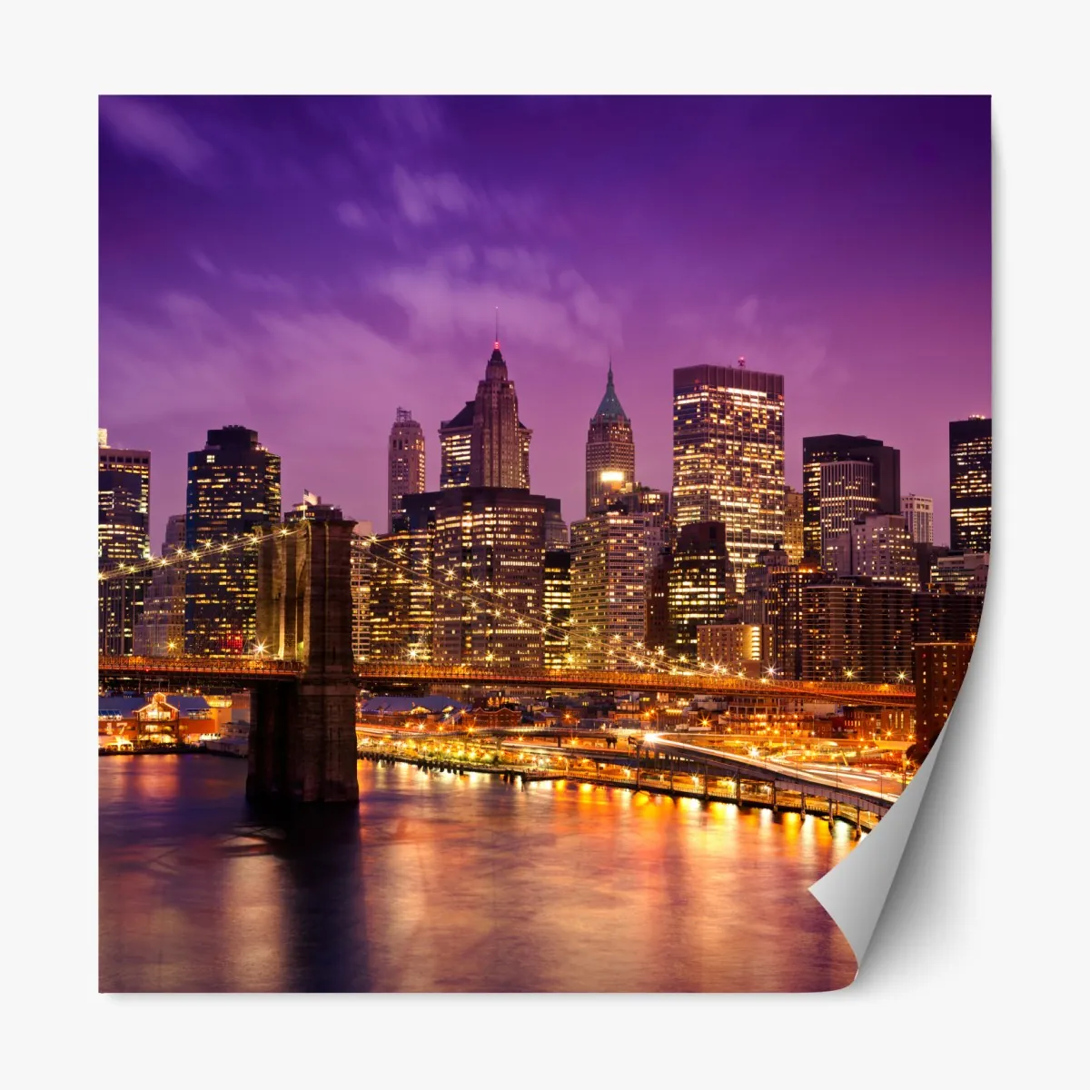 Naklejka repozycjonowalna fioletowa panorama miasta z oświetlonym mostem – Wallissimo® Naklejka repozycjonowalna fioletowa panorama miasta z oświetlonym mostem – Wallissimo®