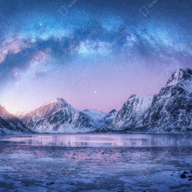 Naklejka repozycjonowalna spokojna arktyczna noc w górach pod drogą mleczną – Wallissimo® Naklejka repozycjonowalna spokojna arktyczna noc w górach pod drogą mleczną – Wallissimo®