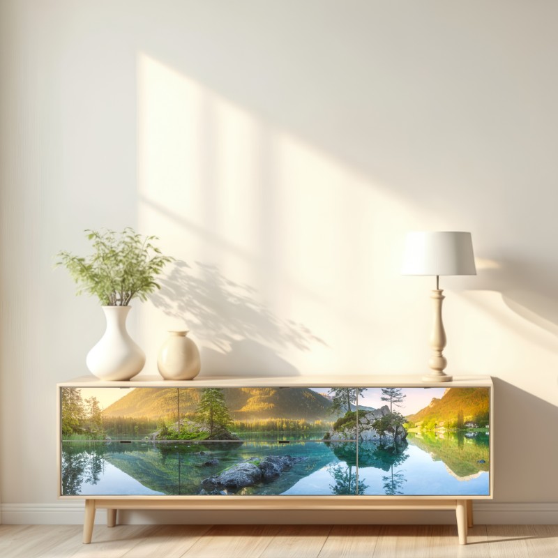 Naklejka repozycjonowalna alpejskie jezioro o wschodzie słońca z lustrzanym odbiciem – Wallissimo® Naklejka repozycjonowalna alpejskie jezioro o wschodzie słońca z lustrzanym odbiciem – Wallissimo®