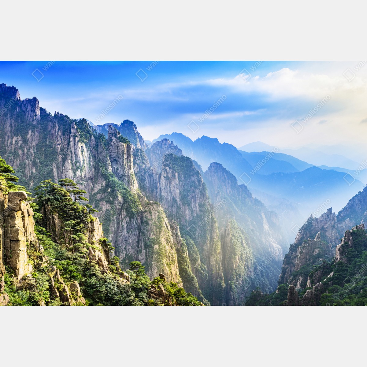 Naklejka repozycjonowalna mglista panorama górska – Wallissimo® Naklejka repozycjonowalna mglista panorama górska – Wallissimo®