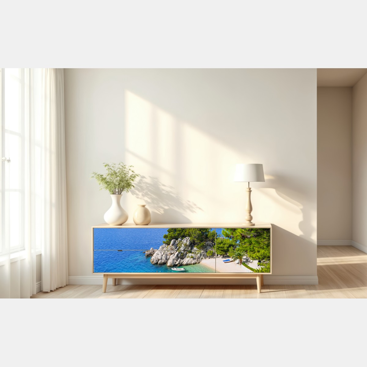 Naklejka repozycjonowalna spokojna turkusowa zatoczka z łódkami – Wallissimo® Naklejka repozycjonowalna spokojna turkusowa zatoczka z łódkami – Wallissimo®