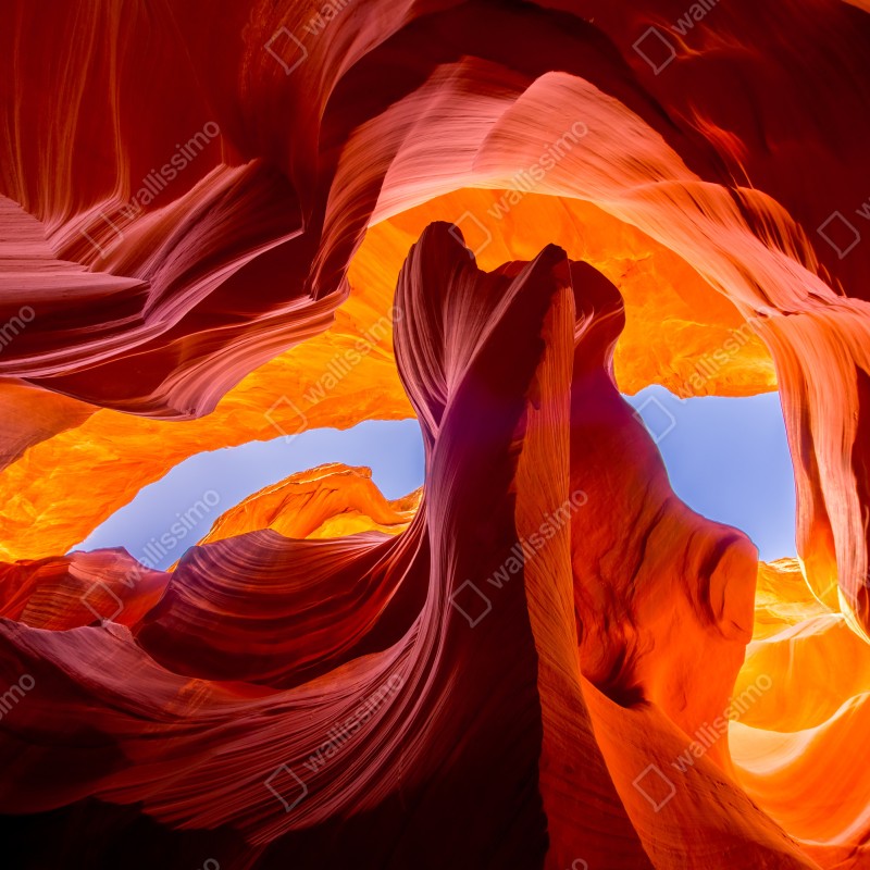 Naklejka repozycjonowalna oświetlony kanion piaskowcowy z żywymi krzywiznami – Wallissimo® Naklejka repozycjonowalna oświetlony kanion piaskowcowy z żywymi krzywiznami – Wallissimo®