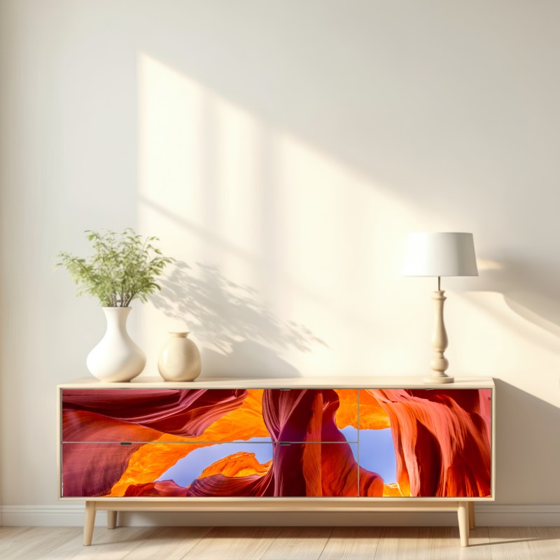 Naklejka repozycjonowalna oświetlony kanion piaskowcowy z żywymi krzywiznami – Wallissimo® Naklejka repozycjonowalna oświetlony kanion piaskowcowy z żywymi krzywiznami – Wallissimo®