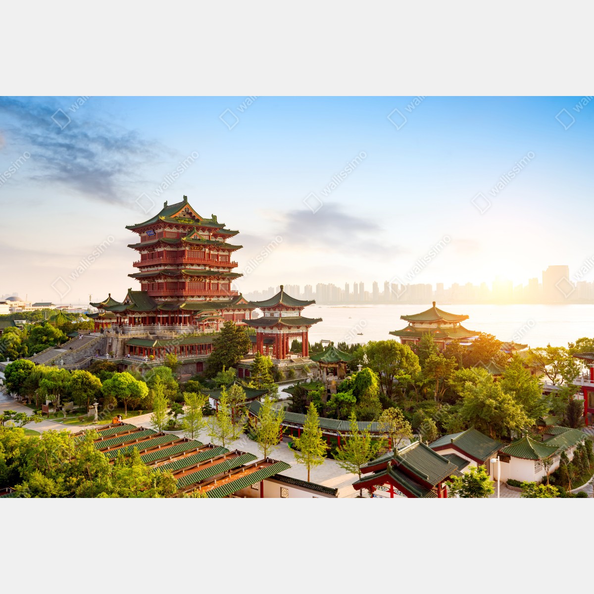 Naklejka repozycjonowalna Pawilon Tengwang o wschodzie słońca – Wallissimo® Naklejka repozycjonowalna Pawilon Tengwang o wschodzie słońca – Wallissimo®