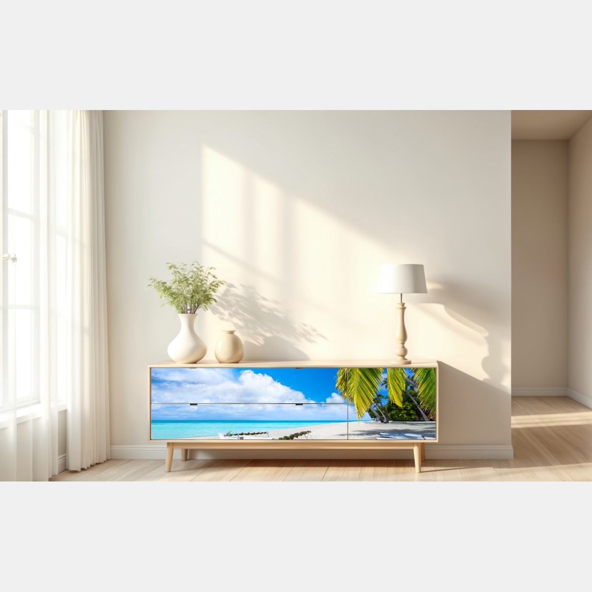 Naklejka repozycjonowalna tropikalna plaża w turkusowych kolorach z palmami i łodziami – Wallissimo® Naklejka repozycjonowalna tropikalna plaża w turkusowych kolorach z palmami i łodziami – Wallissimo®