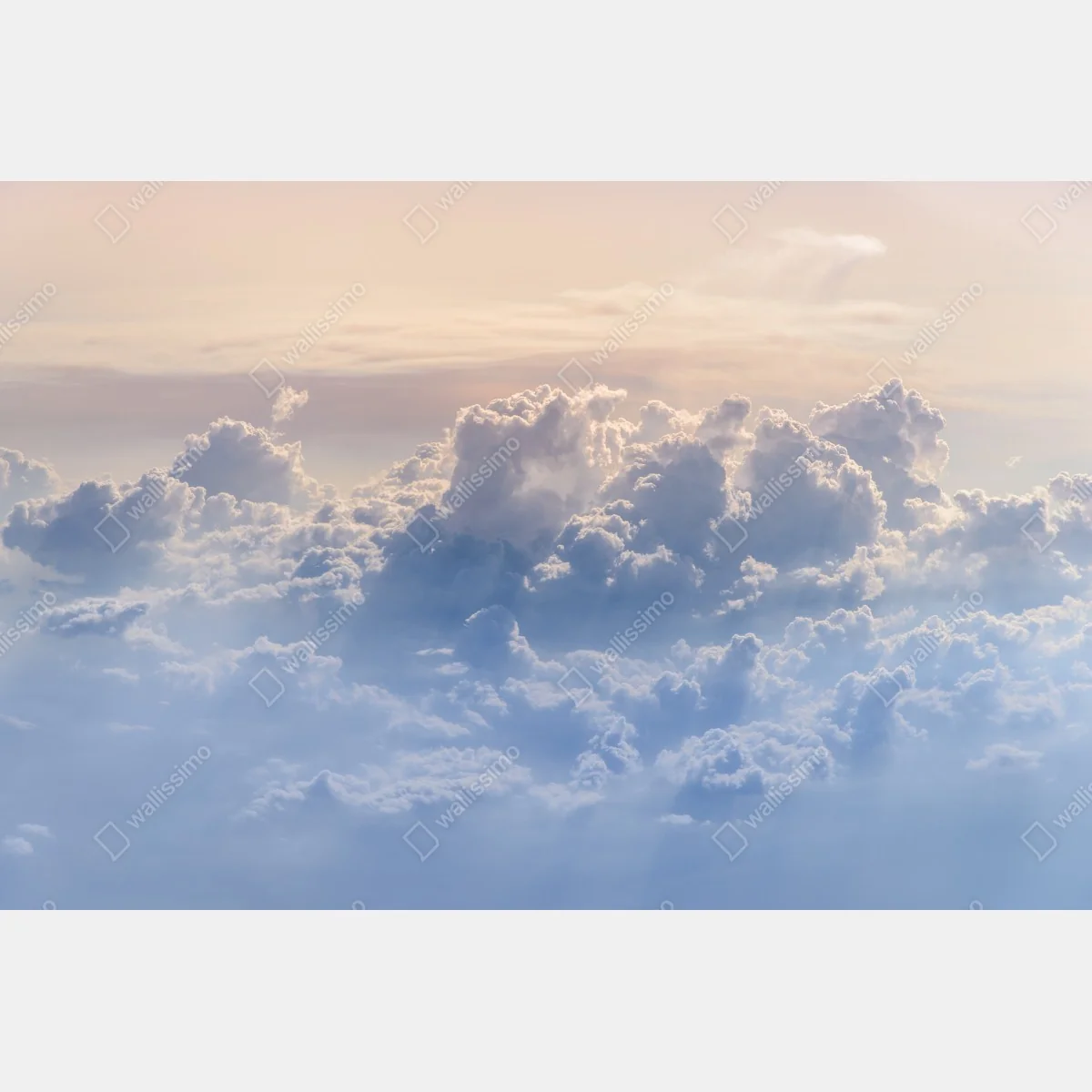Naklejka repozycjonowalna delikatne chmury nad błękitnym niebem – Wallissimo® Naklejka repozycjonowalna delikatne chmury nad błękitnym niebem – Wallissimo®