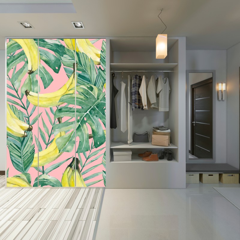 Naklejka na szafę akwarelowy wzór z bananami i liśćmi na różowym tle – Wallissimo® Naklejka na szafę akwarelowy wzór z bananami i liśćmi na różowym tle – Wallissimo®