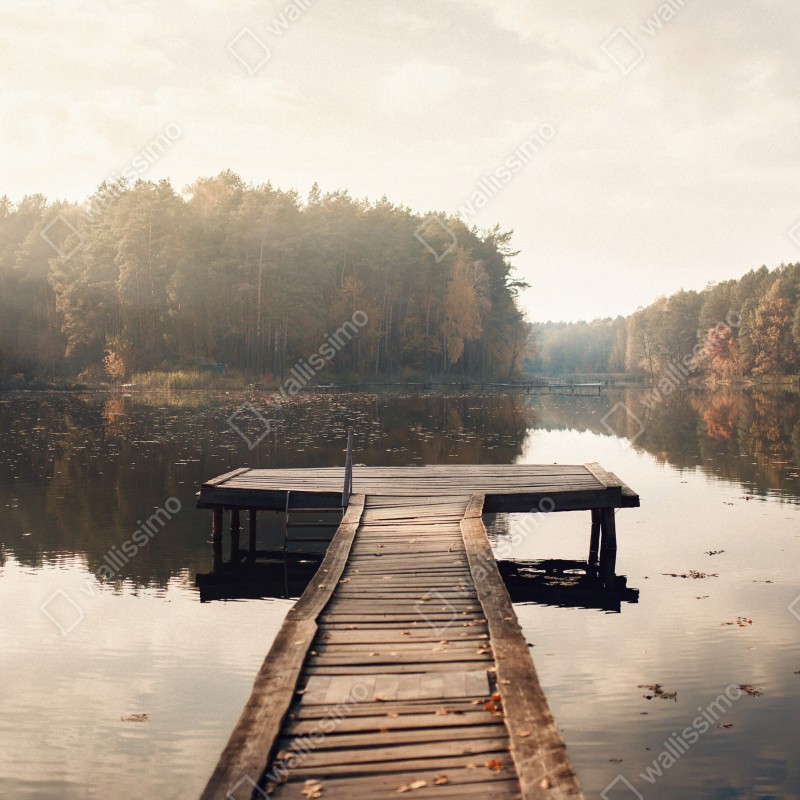 Naklejka na szafę jesienne przedpołudnie nad jeziorem z pomostem – Wallissimo® Naklejka na szafę jesienne przedpołudnie nad jeziorem z pomostem – Wallissimo®