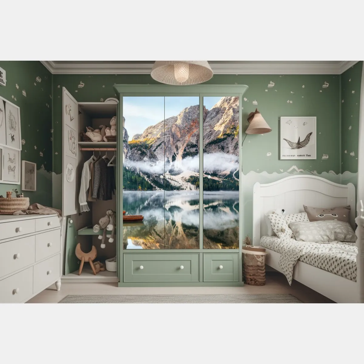 Naklejka na szafę mgła nad alpejskim jeziorem – Wallissimo® Naklejka na szafę mgła nad alpejskim jeziorem – Wallissimo®